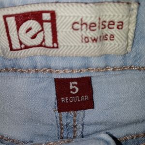 L. E. I. CUT OFF SHORTS